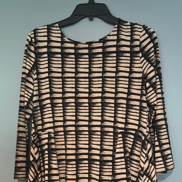 Alfani Asymmetrical Black and Cream Tunic - Picture 2 of 6